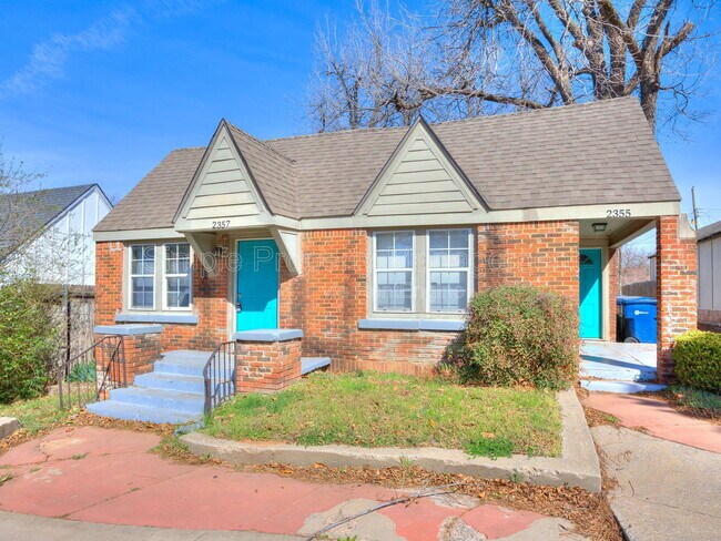 Building Photo - 2357 W Park Pl