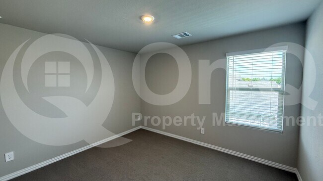 Building Photo - 685 Briar Dr