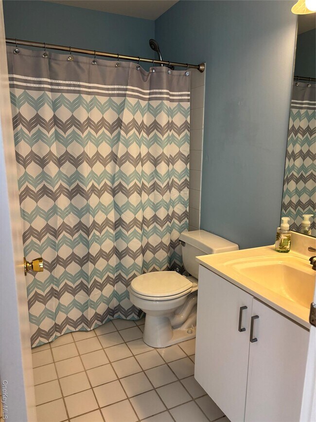 Building Photo - 825 Spring Lake Dr