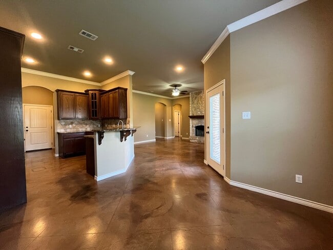 Building Photo - 3000 Silver Saddle Dr