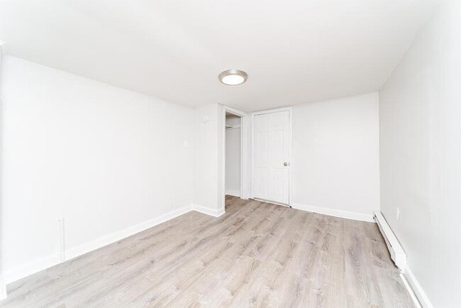 Building Photo - 824 2nd St