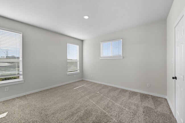 Building Photo - 3413 Valley Vista Dr