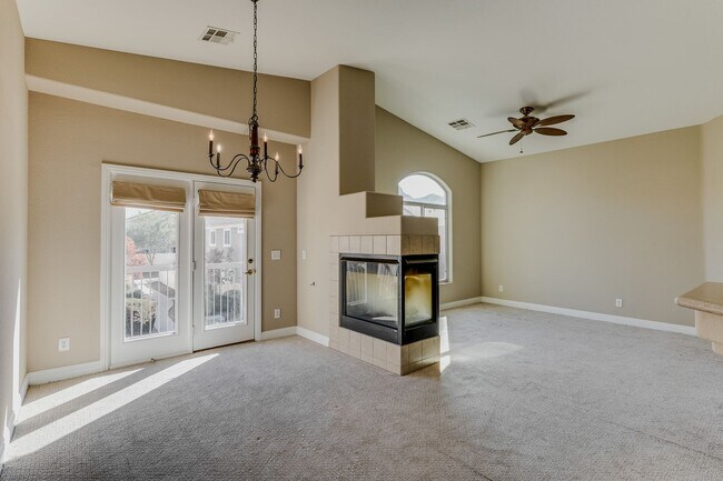 Building Photo - Cozy 2-Bedroom Henderson Townhome with Double-Sided Fireplace