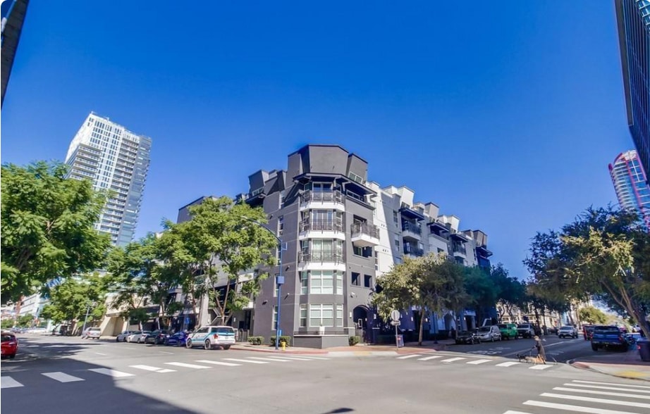 Building Photo - 525 11th Ave