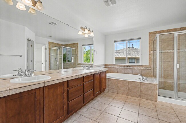 Building Photo - 21164 E Jefferson Cir