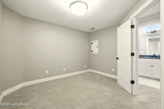 Building Photo - 10910 Kings Crown Dr