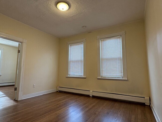 Building Photo - 36 Walnut St