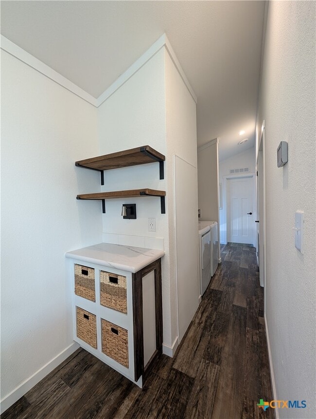 Building Photo - 120 Water Hole Ln