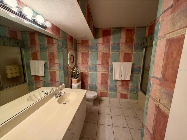 Building Photo - 5701 Bahia Del Mar Cir N