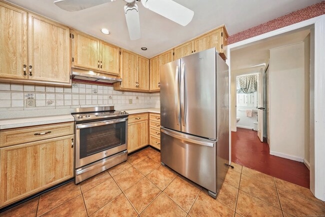 Building Photo - 70 Cold Spring Cir