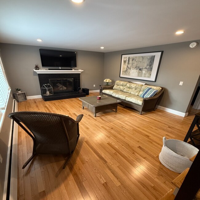 Building Photo - 3 Crystal Ln