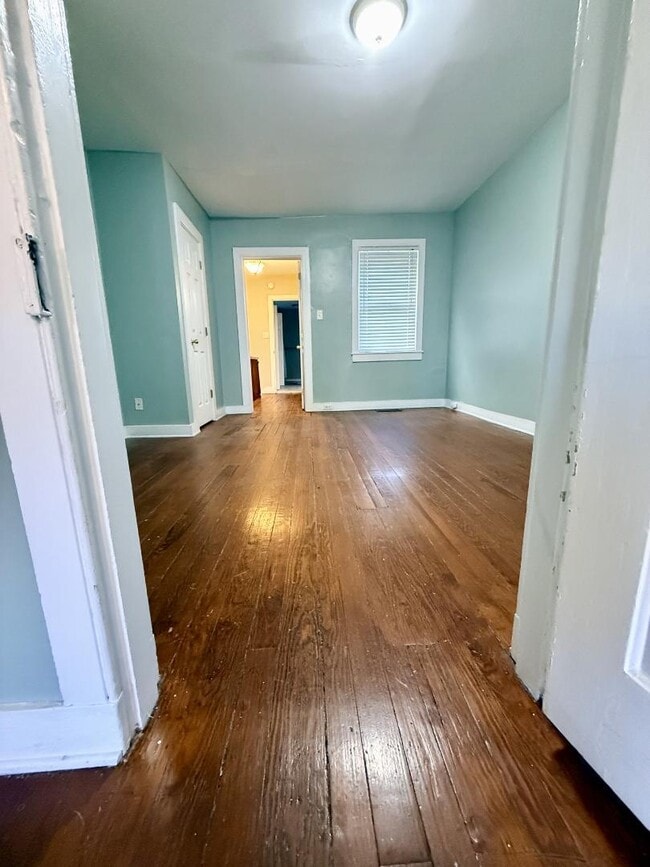 Building Photo - 124 W Hamburg St