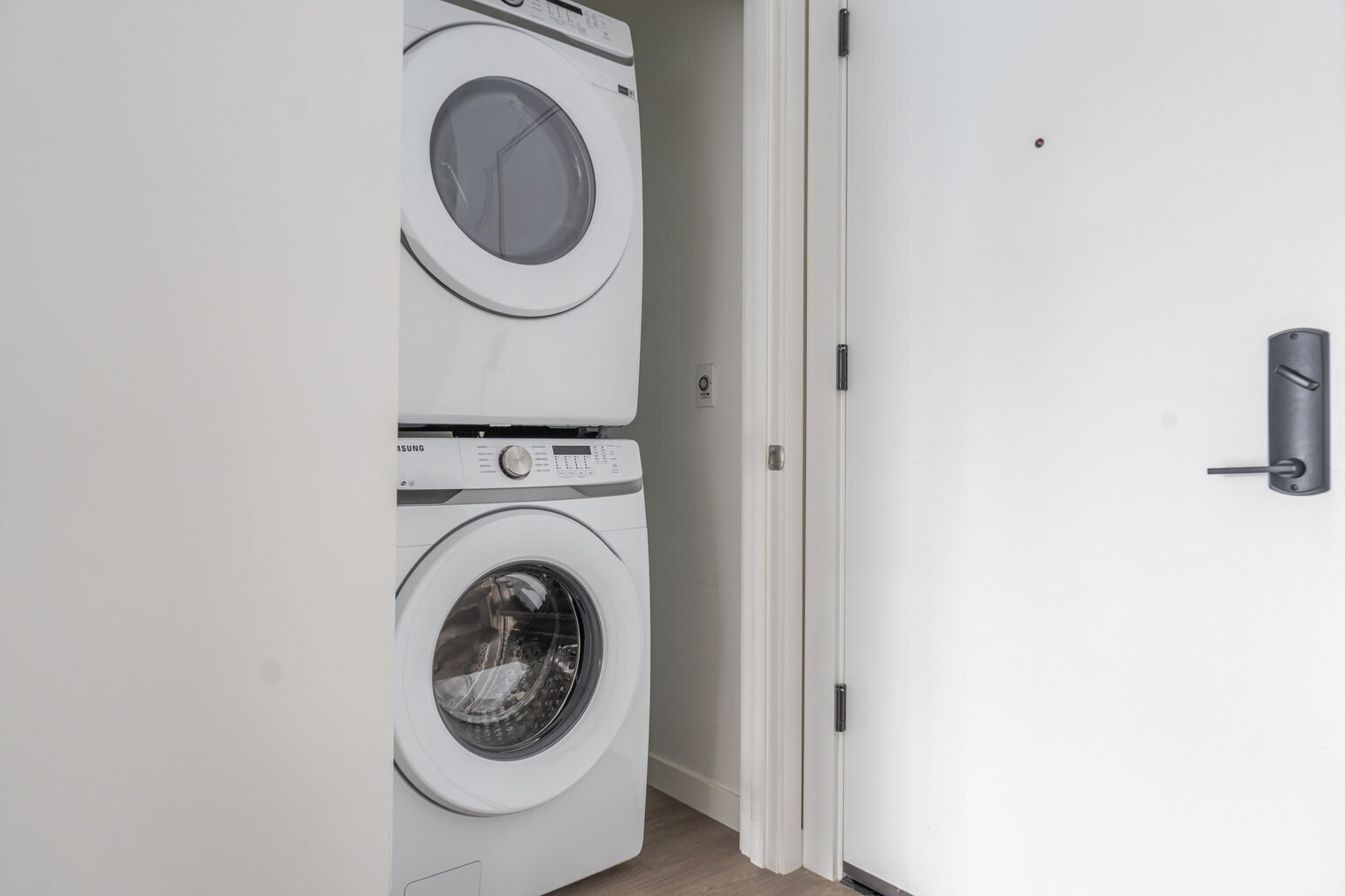 Building Photo - 17675 NE 69th Ct