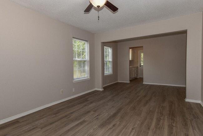 Building Photo - 1103 Pecan Ave