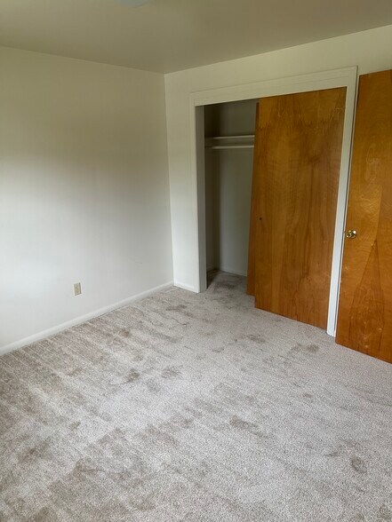 Building Photo - 211 Bunger St