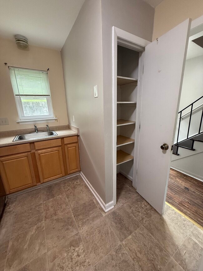 Building Photo - 5326 Carolyn Cir