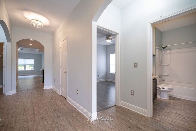 Building Photo - 8753 Bradfield Dr