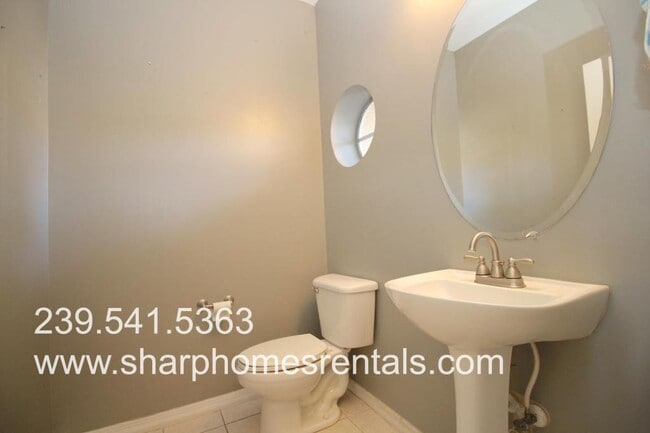 Building Photo - 2420 Laurentina Ln