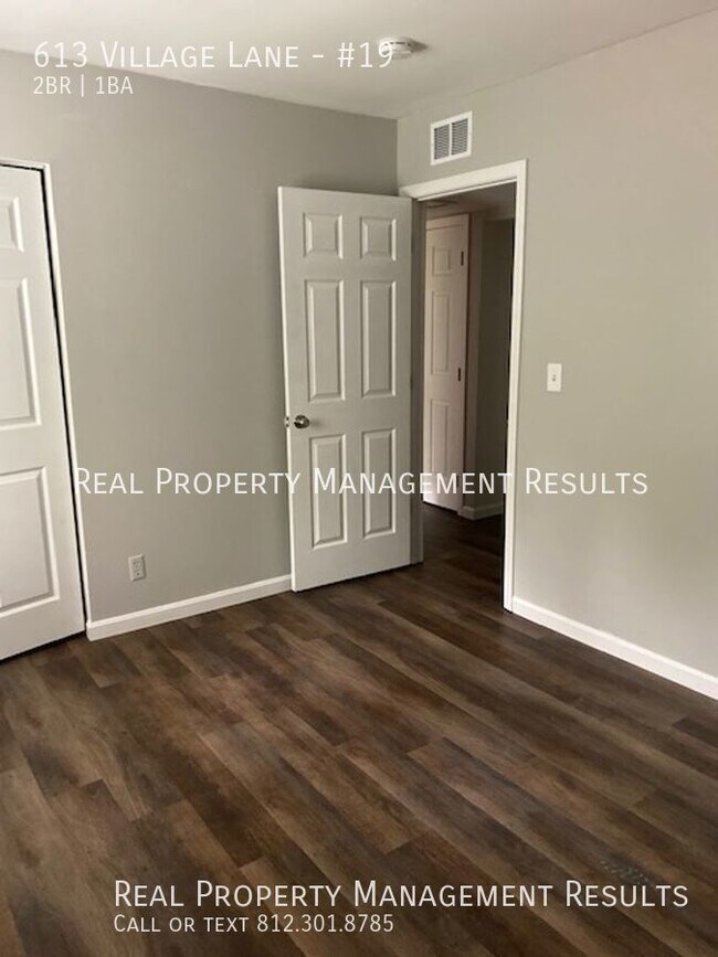 Building Photo - 613 Village Ln