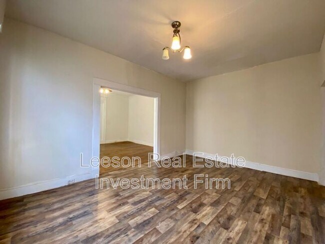 Building Photo - 546 Dalzell St