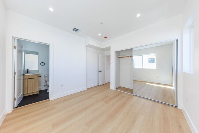 Building Photo - 2424 Westview Dr.