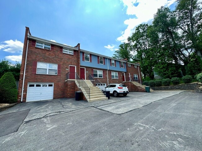 Building Photo - Tremendous Townhome in Plum with a Huge Pr...