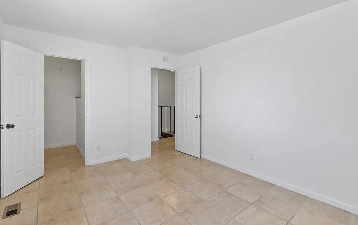 Building Photo - 3615 Sapphire Dr