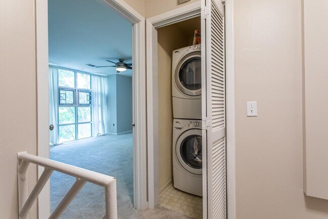 Building Photo - 1214 Cleburne Ave NE