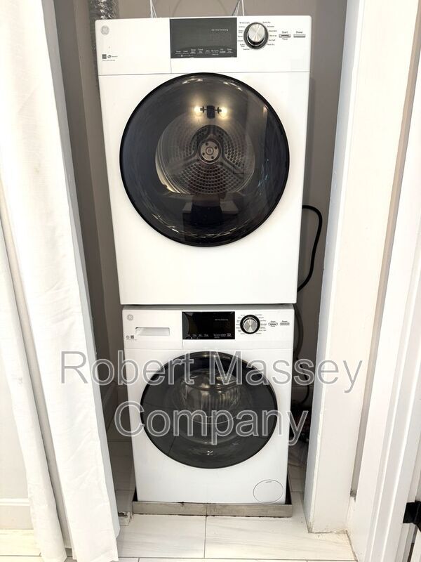 Building Photo - 1618 Ellwood Ave