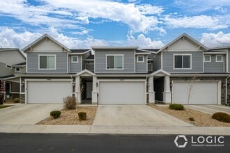 Building Photo - Spacious Townhome in Herriman!