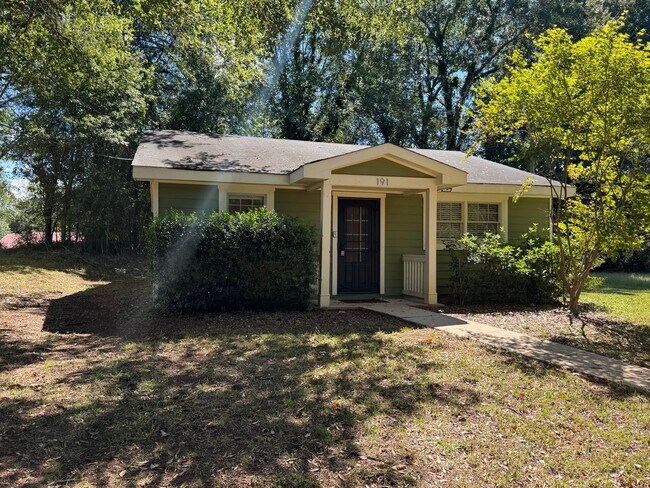 Building Photo - 191 Water Oak St