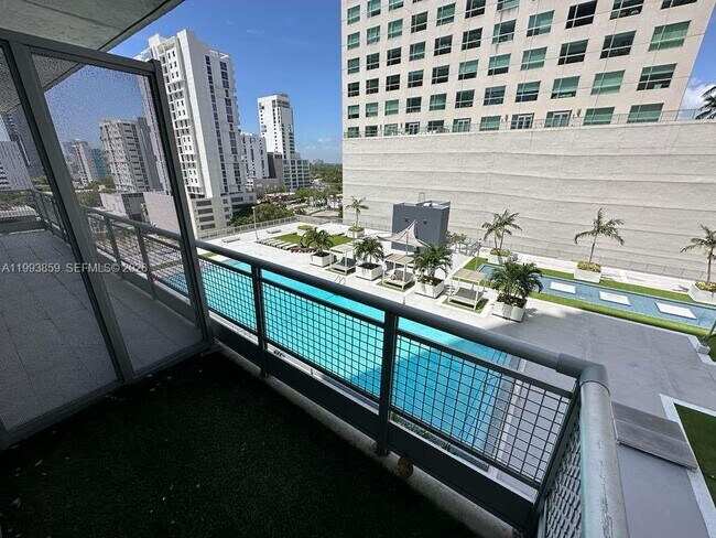 Building Photo - 690 SW 1st Ct