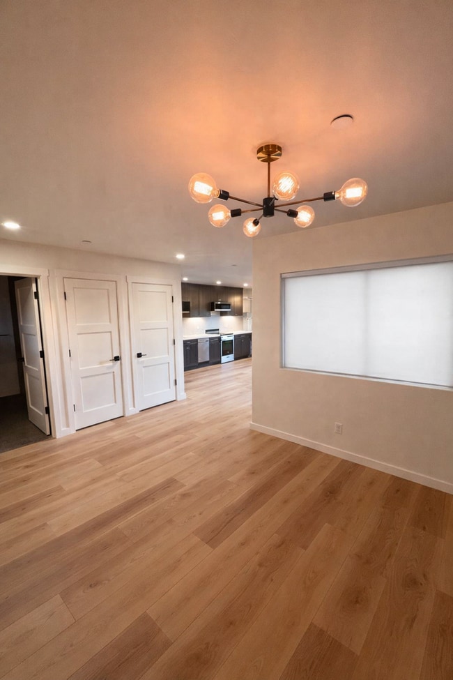 Building Photo - 608 Montana Ave