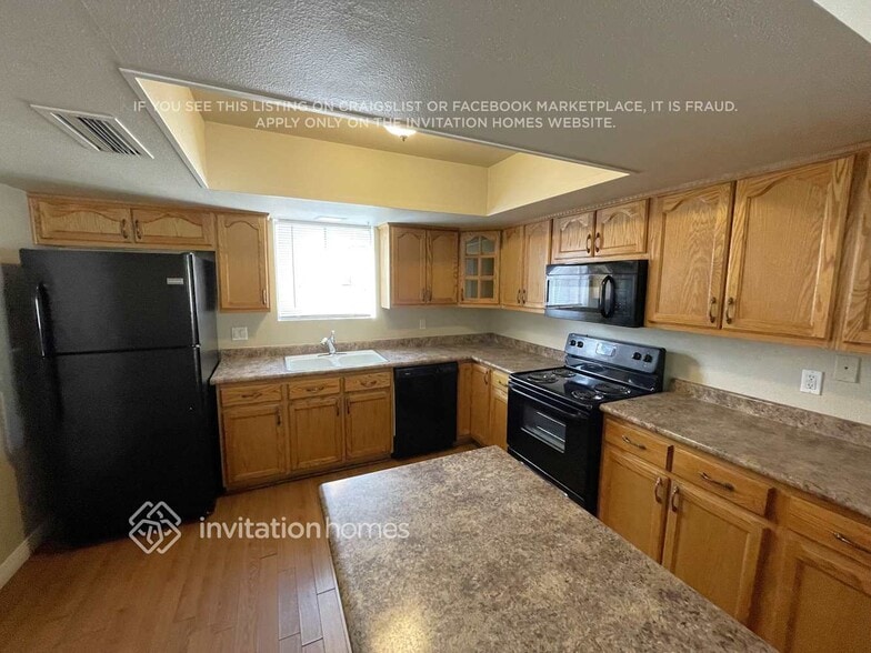 Building Photo - 626 E Via Elena St