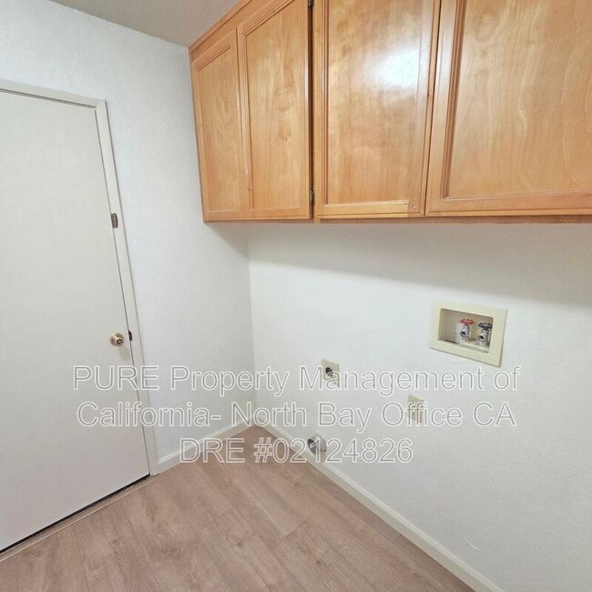 Building Photo - 869 Maria Dr