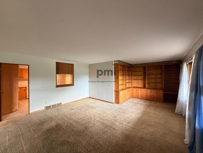 Building Photo - 330 E 69th Pl