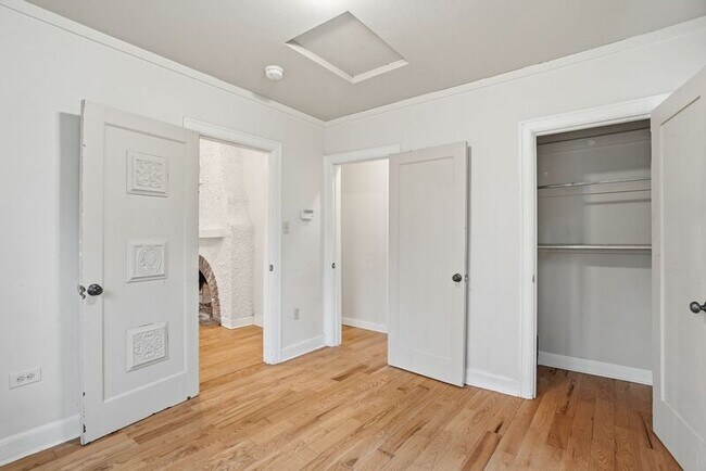 Building Photo - 508 E 19th Ave