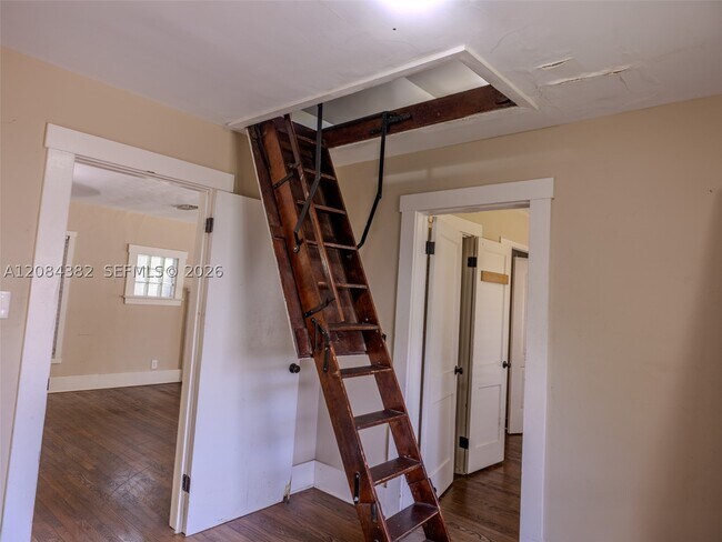 Building Photo - 520 NE 129th St