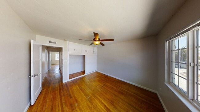Building Photo - 4BD/2BA, POOL!!