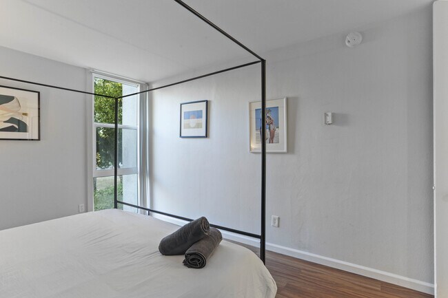 Building Photo - 3050 Rue D’Orleans