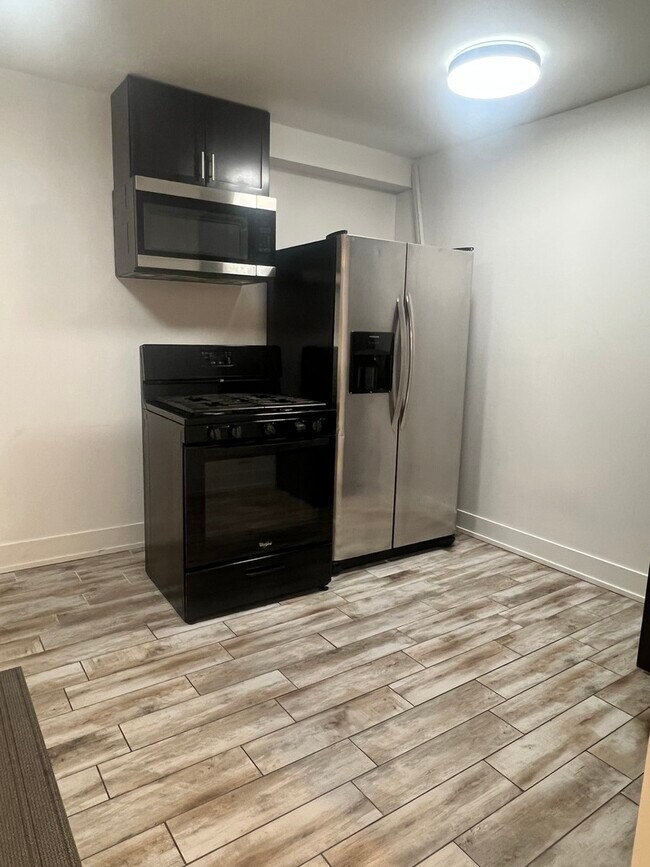 Building Photo - 3909 W Howard St