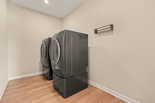 Building Photo - 2116 Penny Ln