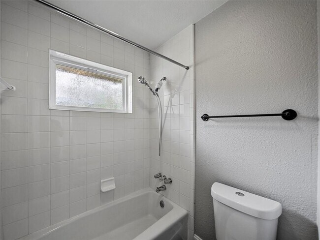 Building Photo - 4636 Versailles Ln