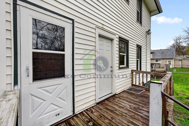 Building Photo - REMODELED 2 BEDROOM!! Move in Ready- Close to Cherry Hill