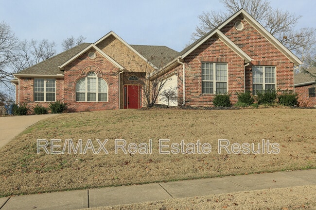 Building Photo - 303 NW Palomino St