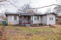 Building Photo - 810 E Rosedale St