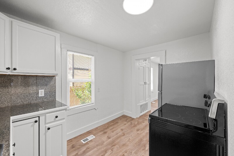 Building Photo - 363 S Meade St