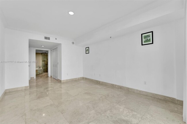 Building Photo - 2641 N Flamingo Rd