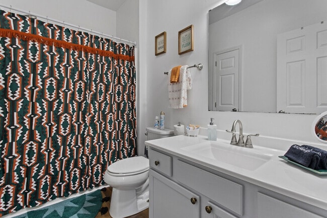 Building Photo - 343 Henderson Ave