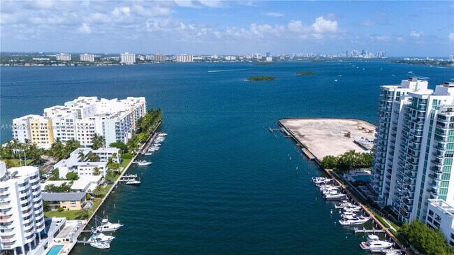 Building Photo - 7900 Harbor Island Dr